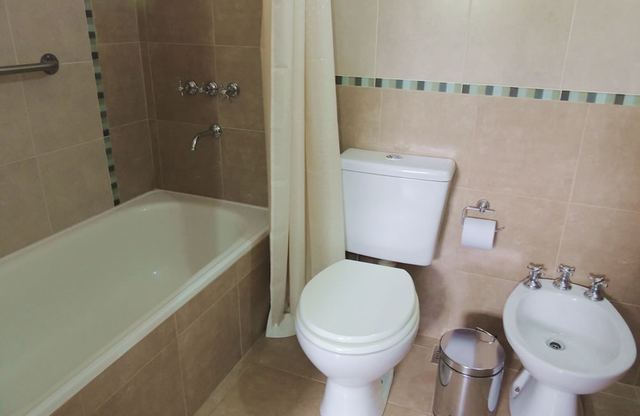 Baño completo del duplex apart Nuestros Pasos en Villa de Merlo